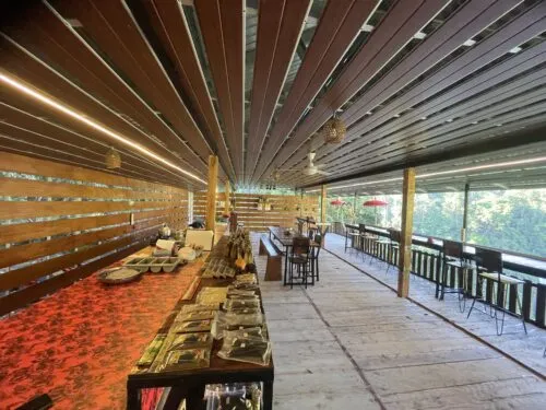 Hanging resto with a Sekumpul Waterfall view